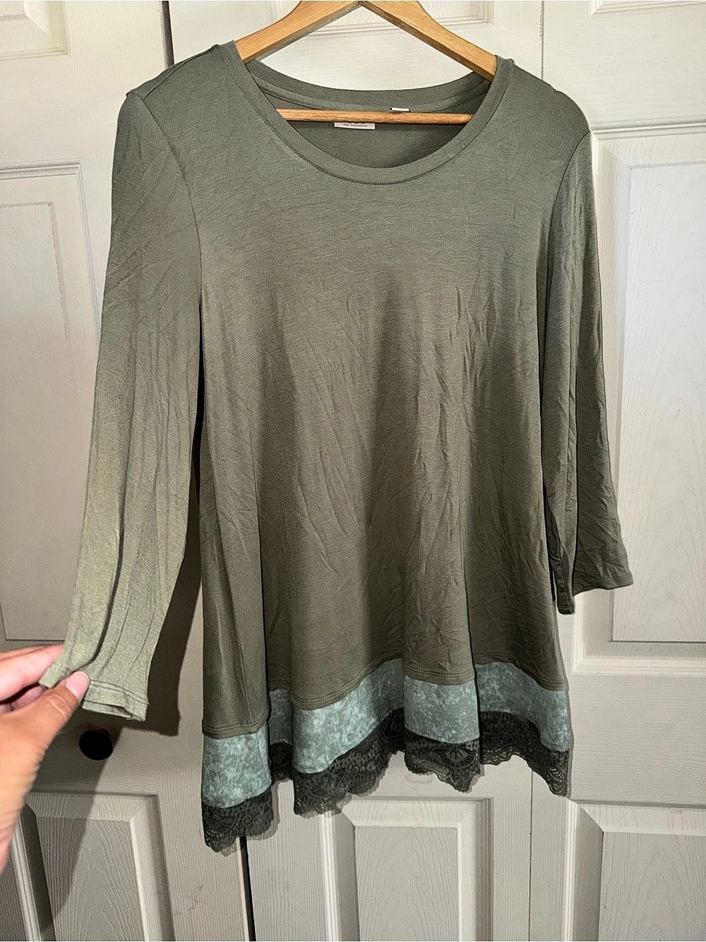 LOGO . Gemi Olive Lace Hem tunic Size Medium